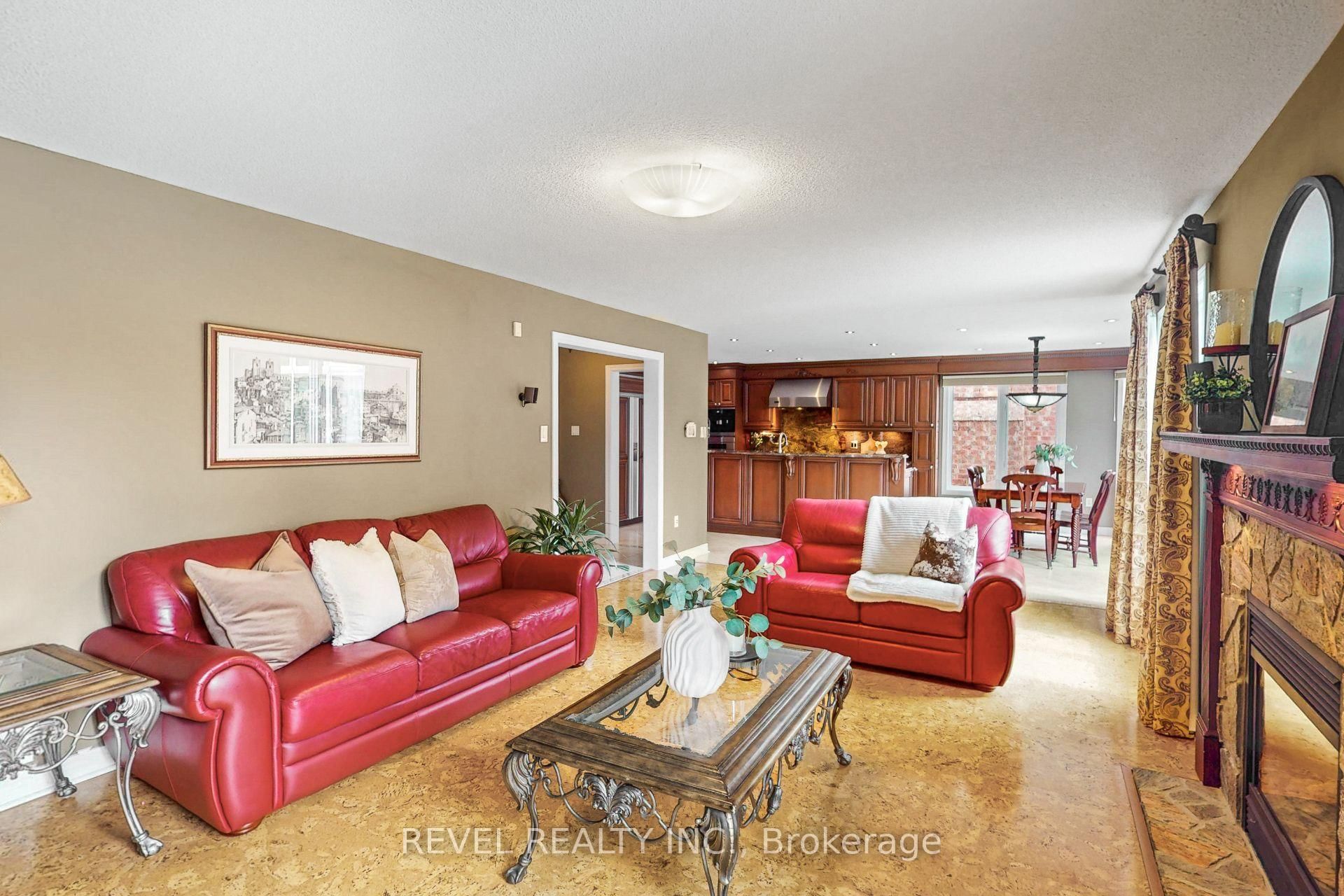 6872 Round Leaf Court