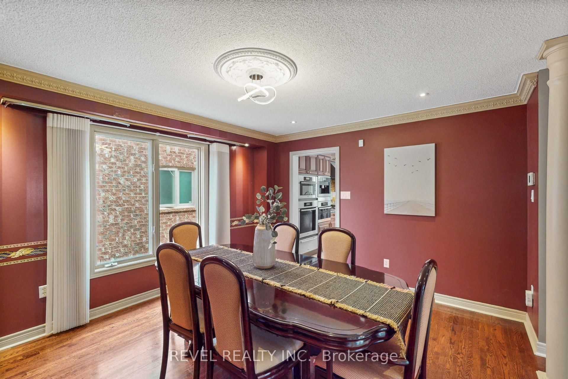 6872 Round Leaf Court