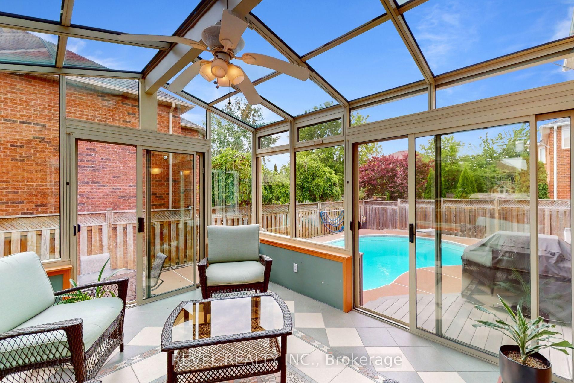 6872 Round Leaf Court