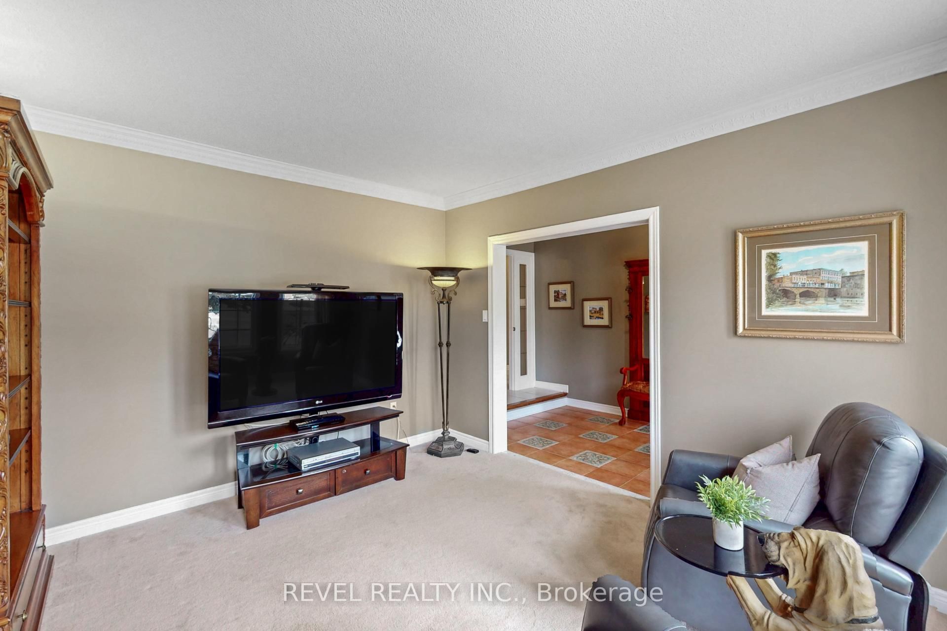 6872 Round Leaf Court