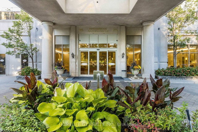 3202 - 35 Kingsbridge Garden
