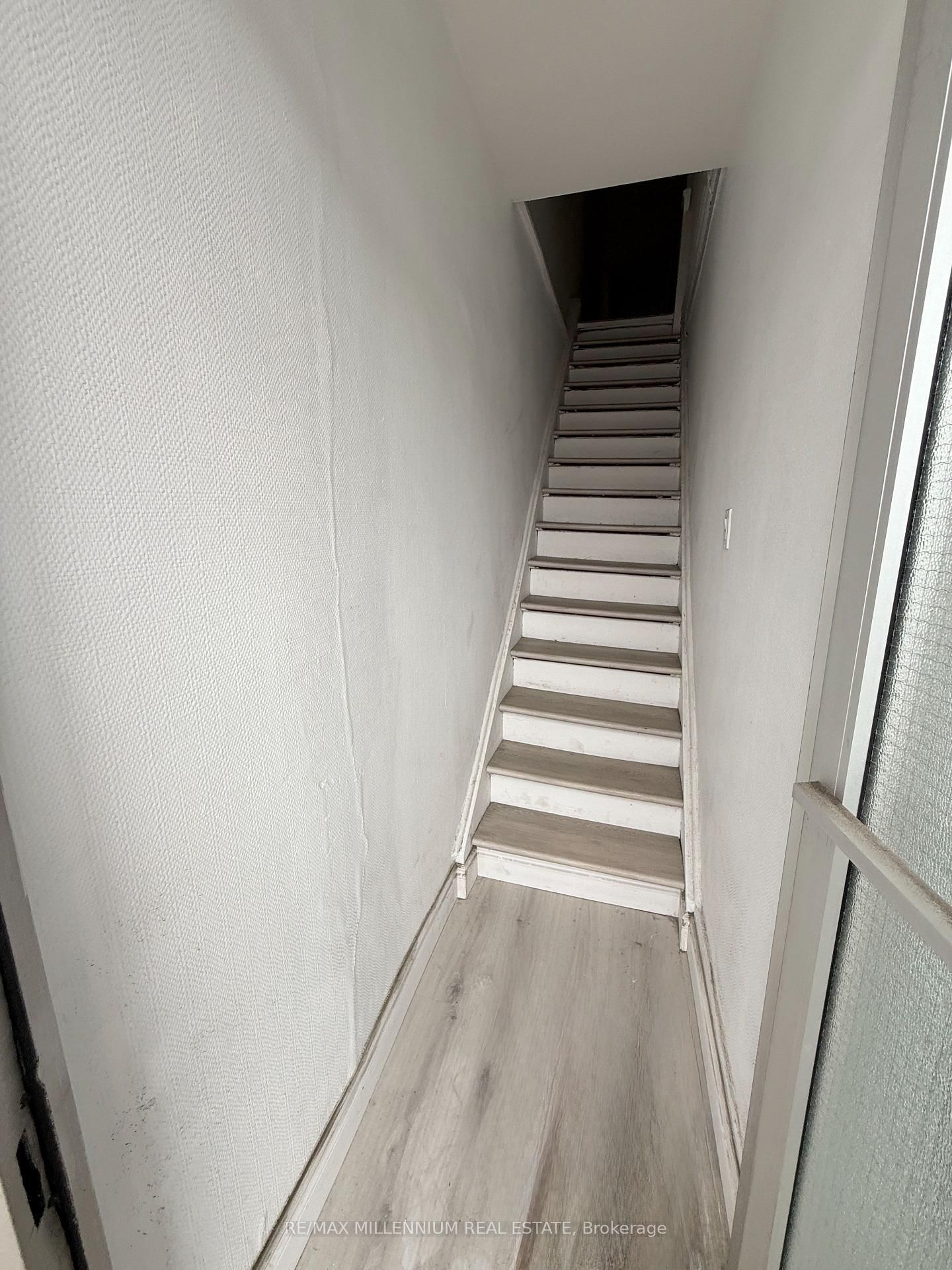 Upper Level-520 Rogers Road, Toronto, ON, photo 5