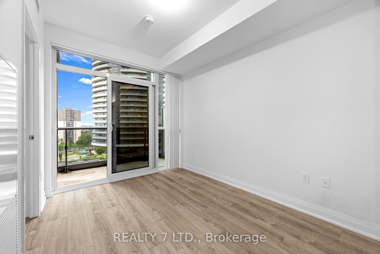 26 Gibbs Road • #1033 • Toronto, ON photo 17