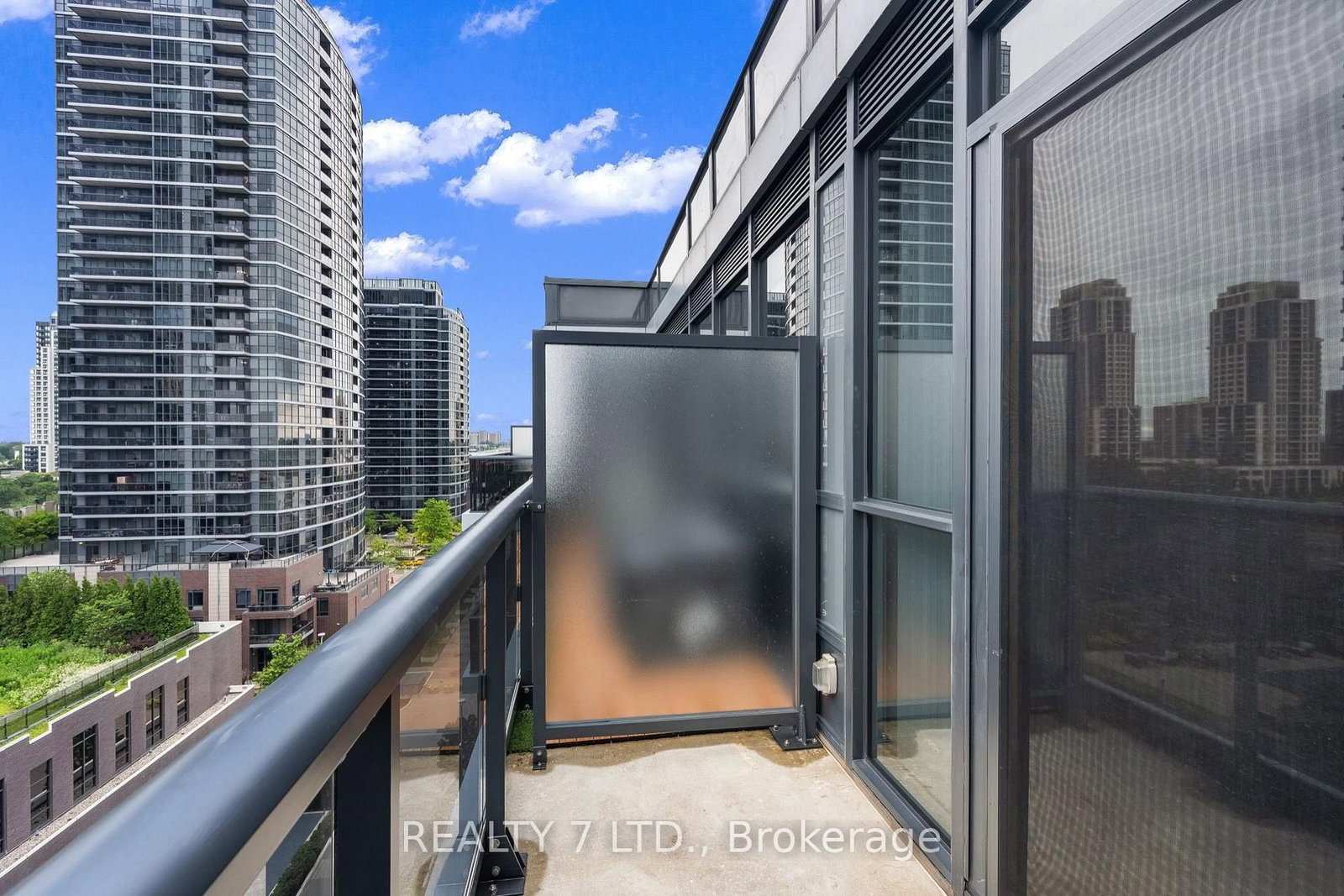 26 Gibbs Road • #1033 • Toronto, ON photo 21