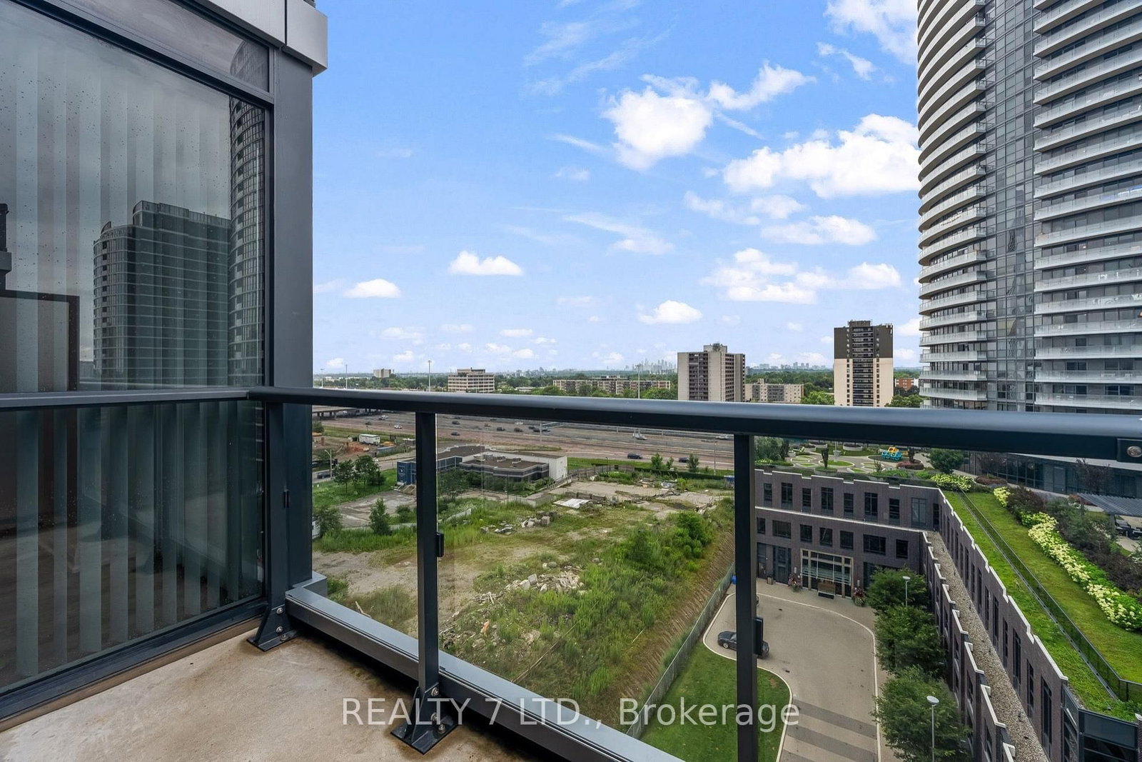 26 Gibbs Road • #1033 • Toronto, ON photo 23