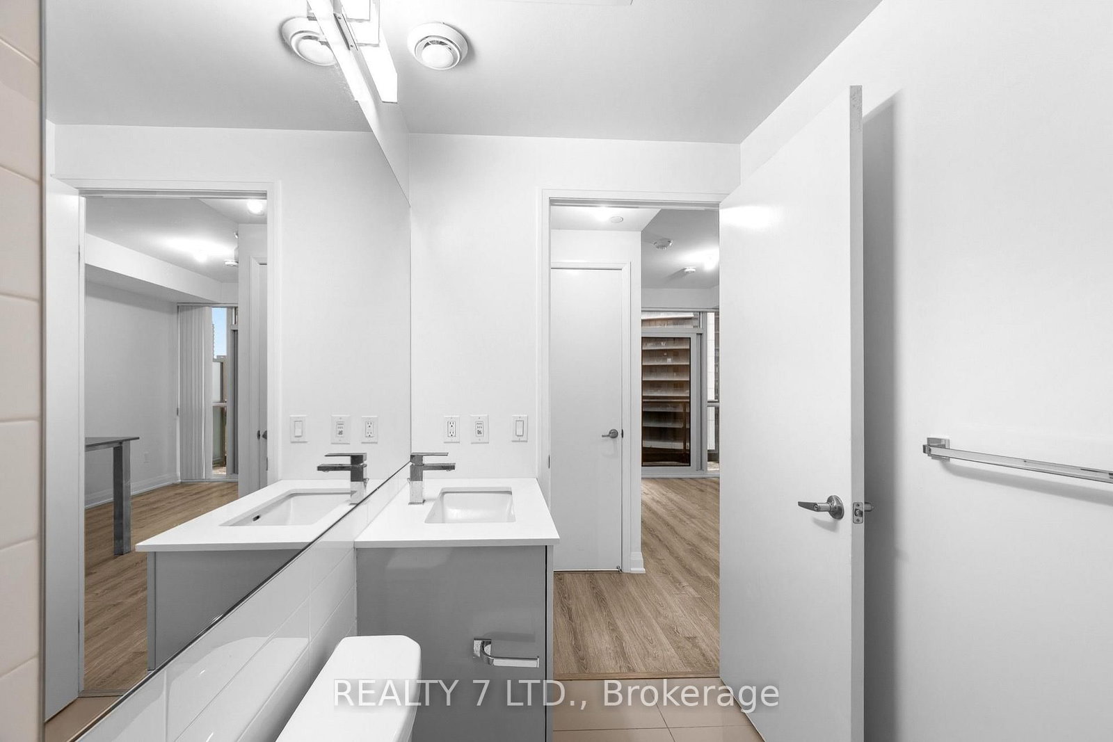 26 Gibbs Road • #1033 • Toronto, ON photo 32