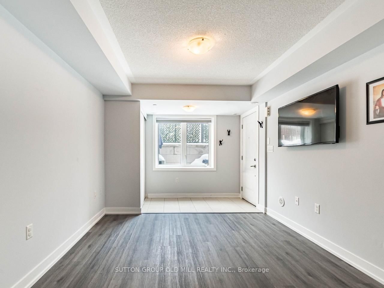 6 Drummond Street, Unit 301