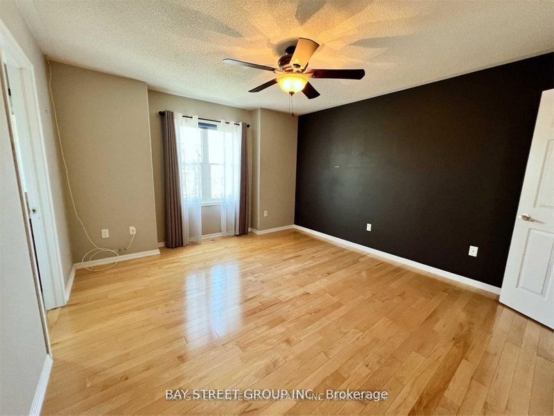 656 Holly Milton,ON L9T 0G3 — Photo 8