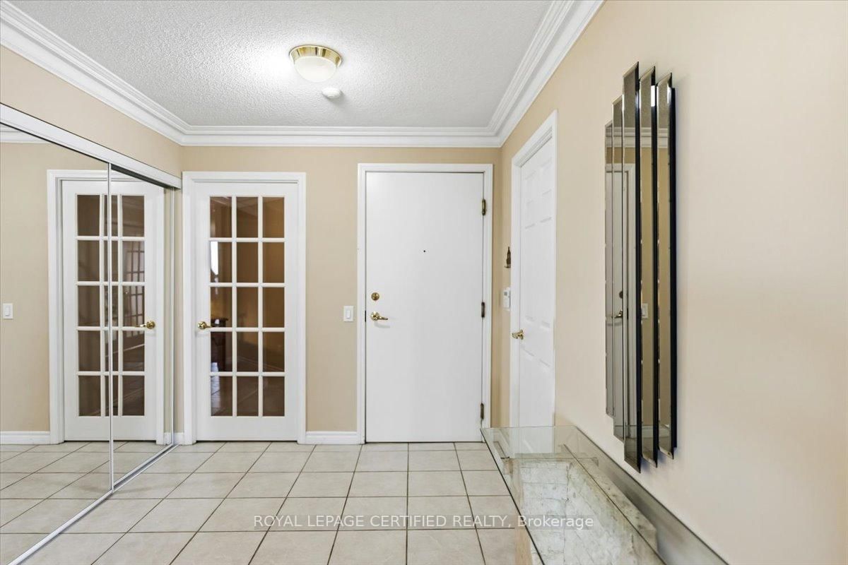 25 Kingsbridge Garden Circle • #1118 • Mississauga, ON photo 4