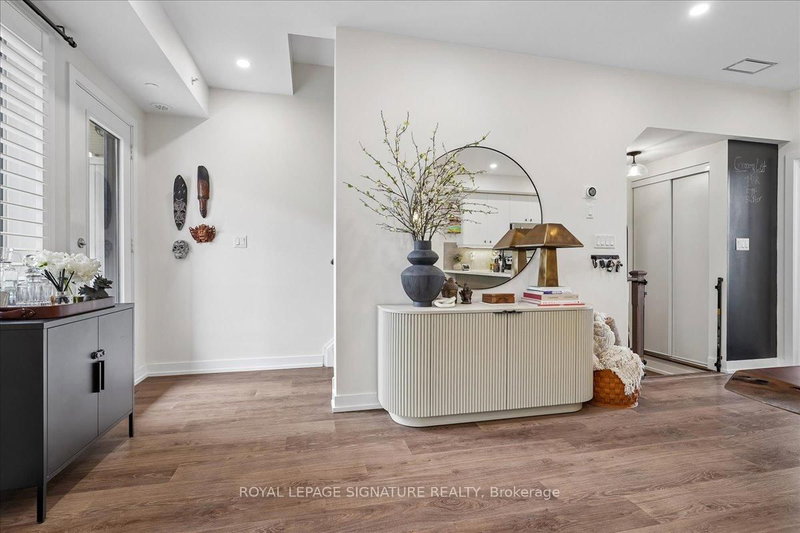 420 - 8 Drummond Street E
