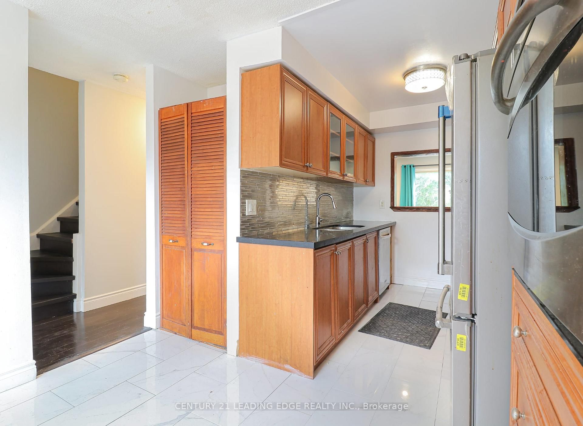 2 Carleton Place, Unit 2