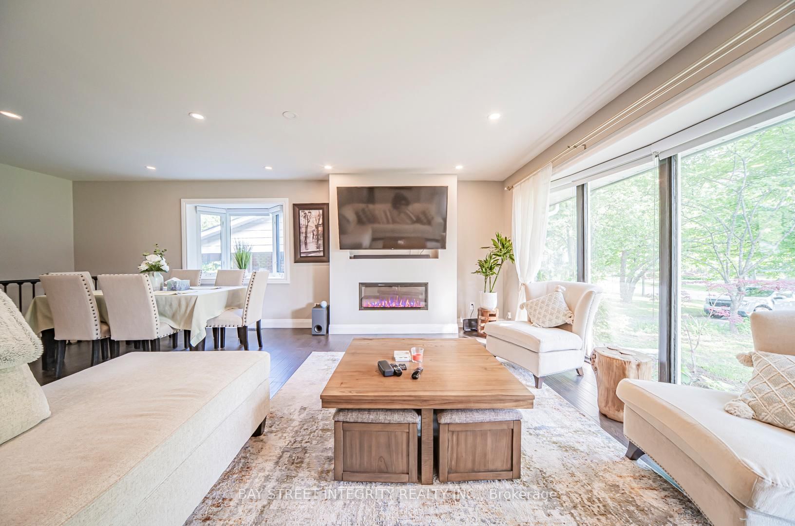1277 Gainsborough Drive