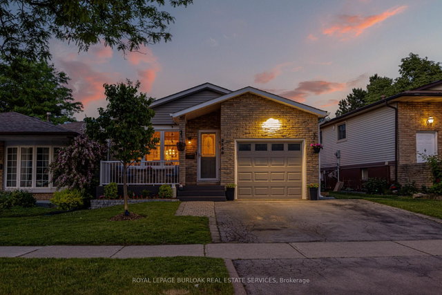 2348 Malcolm Crescent