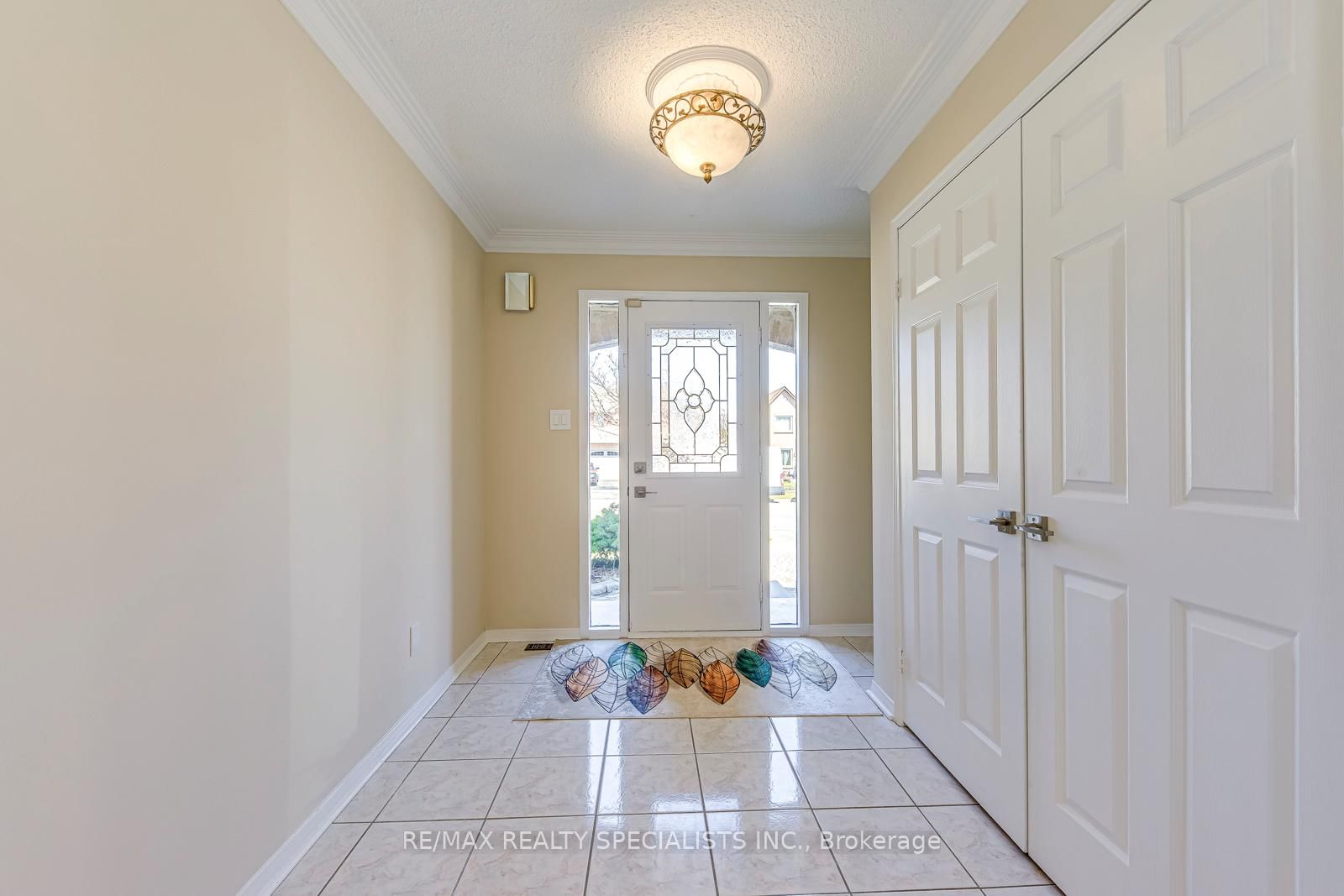 102 Sunforest Drive • Brampton, ON photo 4