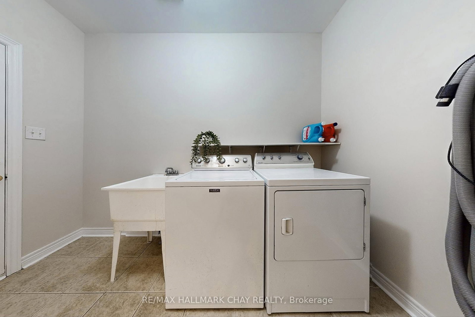 76 Cobblestone Court • Brampton, ON photo 16