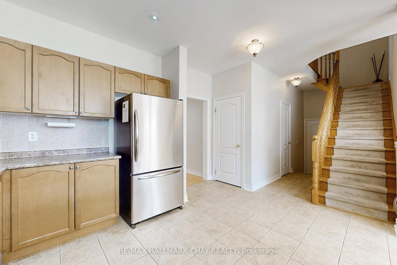 76 Cobblestone Court • Brampton, ON photo 6