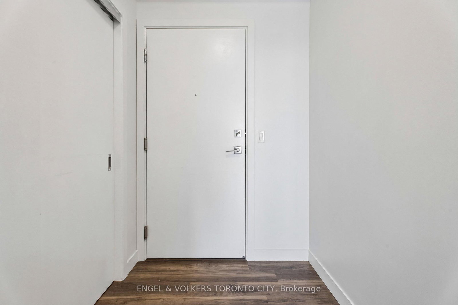 2087 Fairview Street • #1404 • Burlington, ON photo 5
