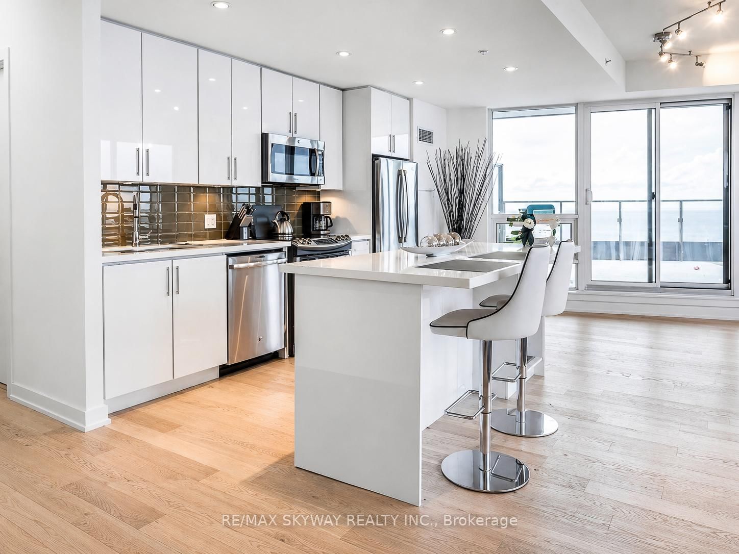 2212 Lakeshore Boulevard W • #Lph03 • Toronto, ON photo 18