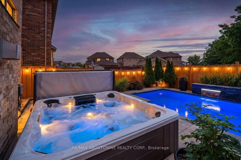 1228 Fox Crescent