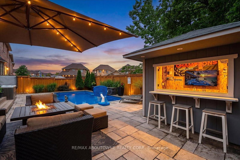 1228 Fox Crescent