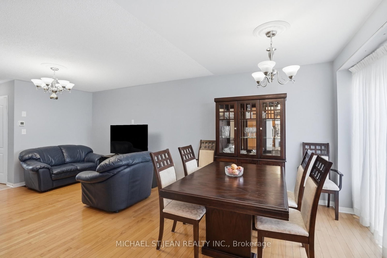 2393 Curtis Road • Burlington, ON photo 10