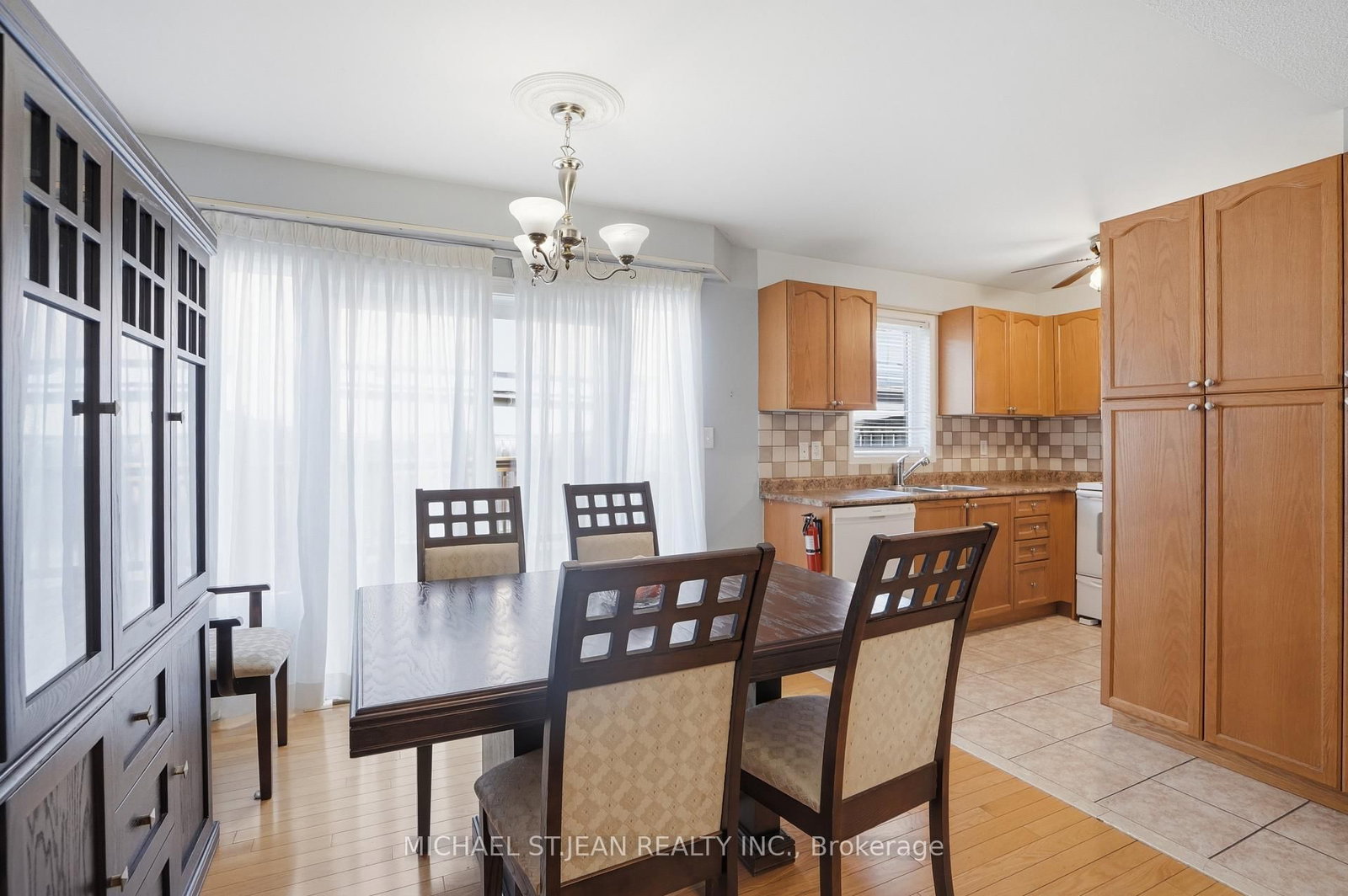2393 Curtis Road • Burlington, ON photo 11