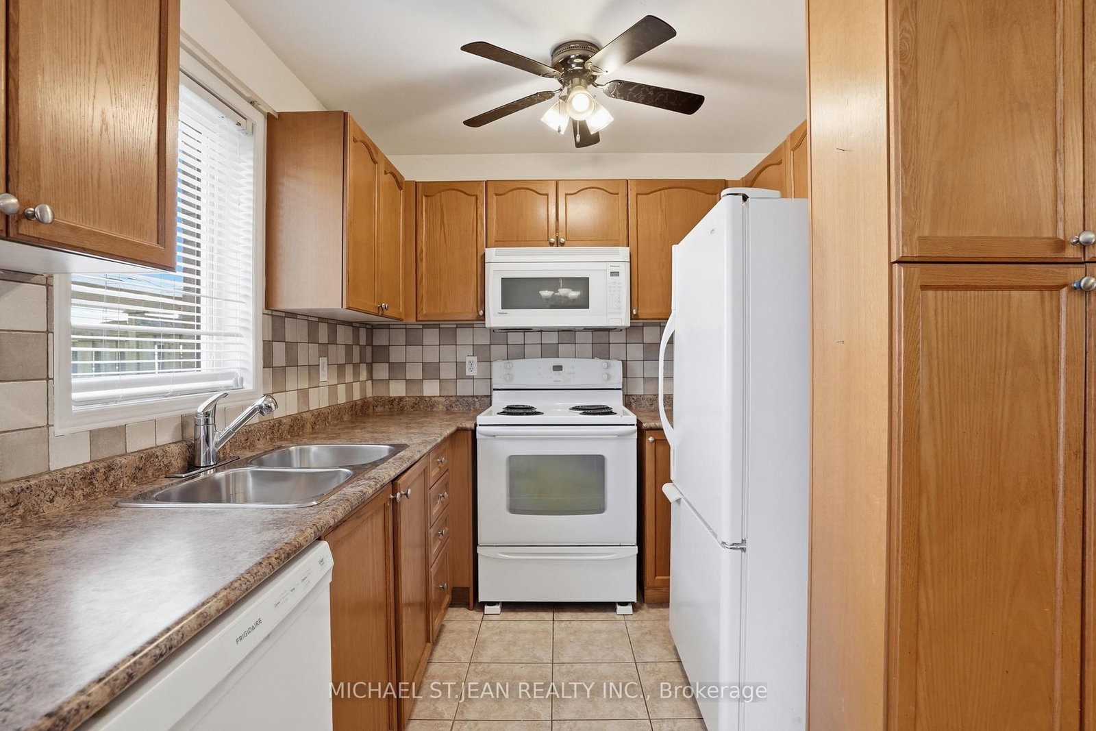 2393 Curtis Road • Burlington, ON photo 12