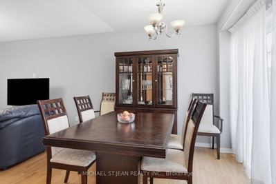 2393 Curtis Road • Burlington, ON photo 9