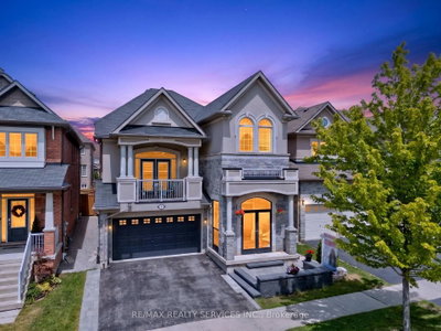 6-bed Detached House · 36 Attraction Dr