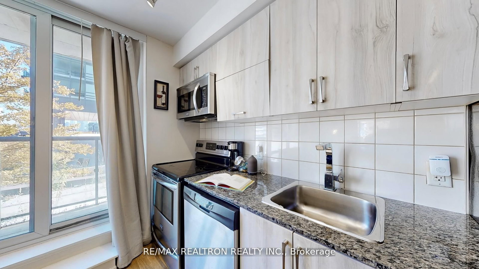 20 Joe Shuster Way • ##202 • Toronto, ON photo 26
