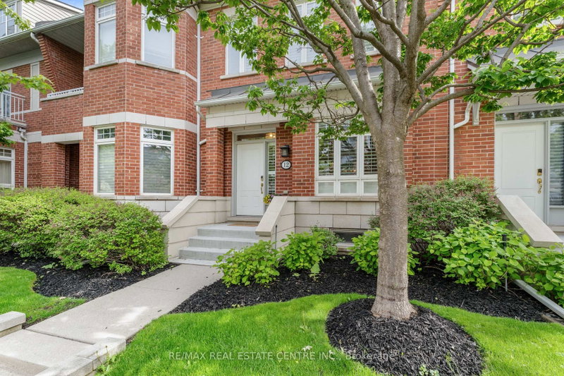 12 St Lawrence Drive