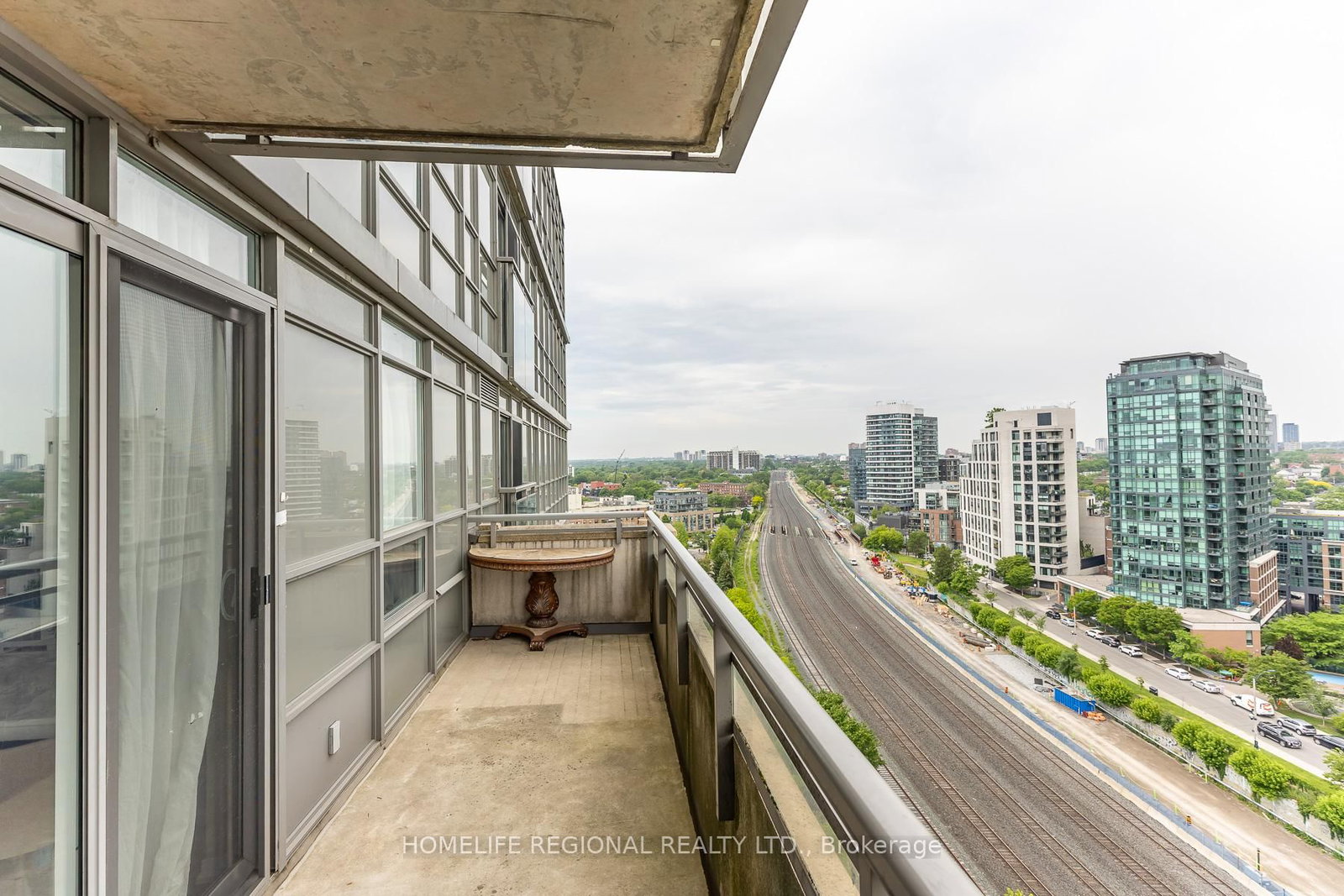 38 Joe Shuster Way • #1520 • Toronto, ON photo 12