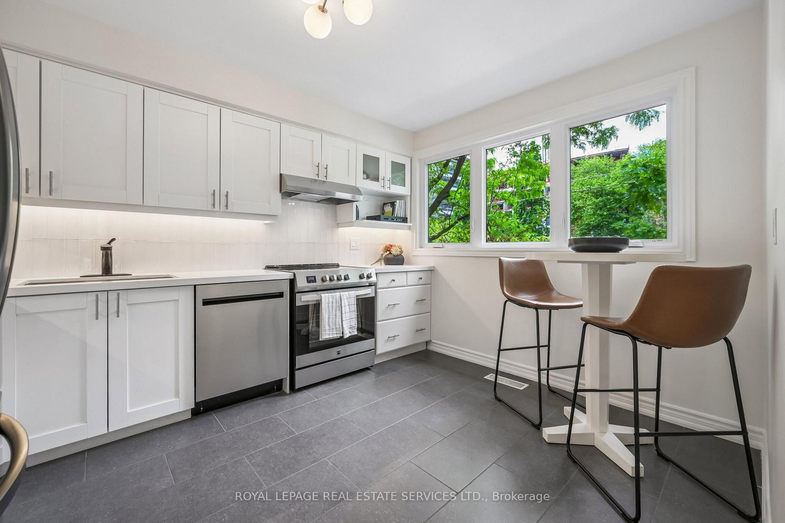 2222 Marine Drive • #1 • Oakville, ON photo 12