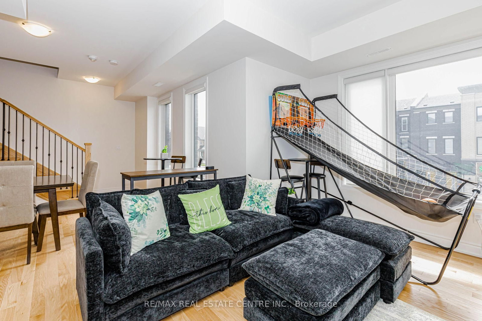 3 Marvin Avenue • Oakville, ON photo 47