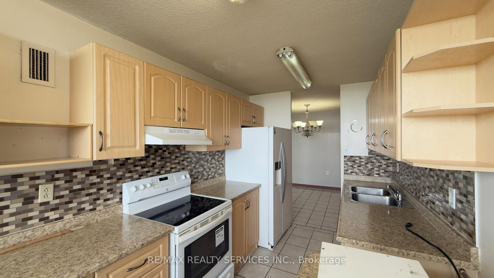 4 Kings Cross Road • #1807 • Brampton, ON photo 16