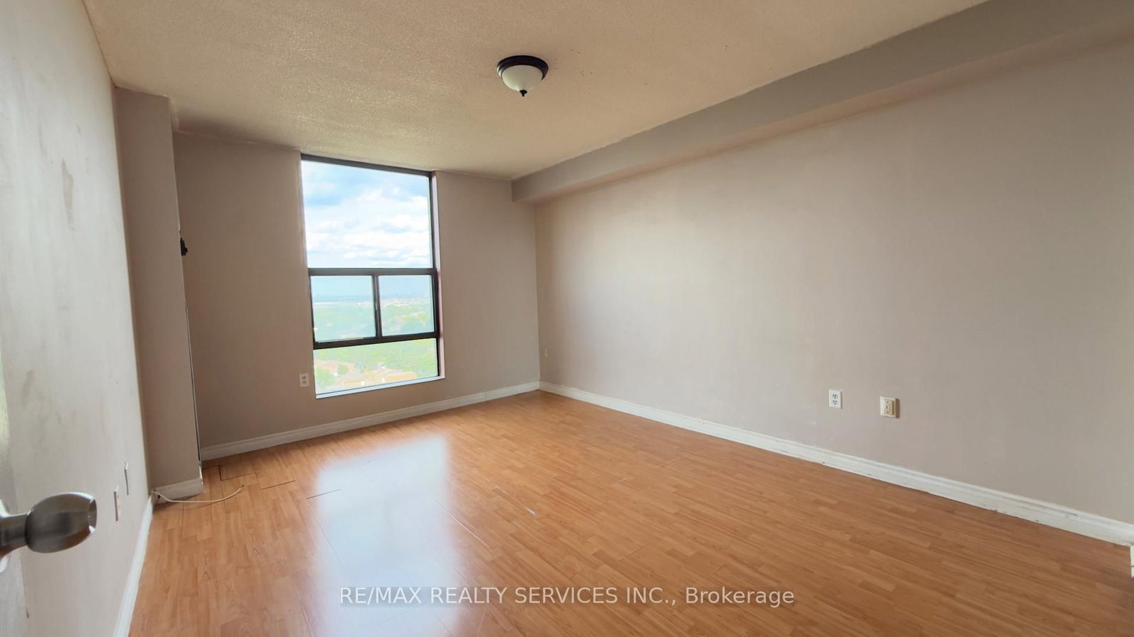 4 Kings Cross Road • #1807 • Brampton, ON photo 18