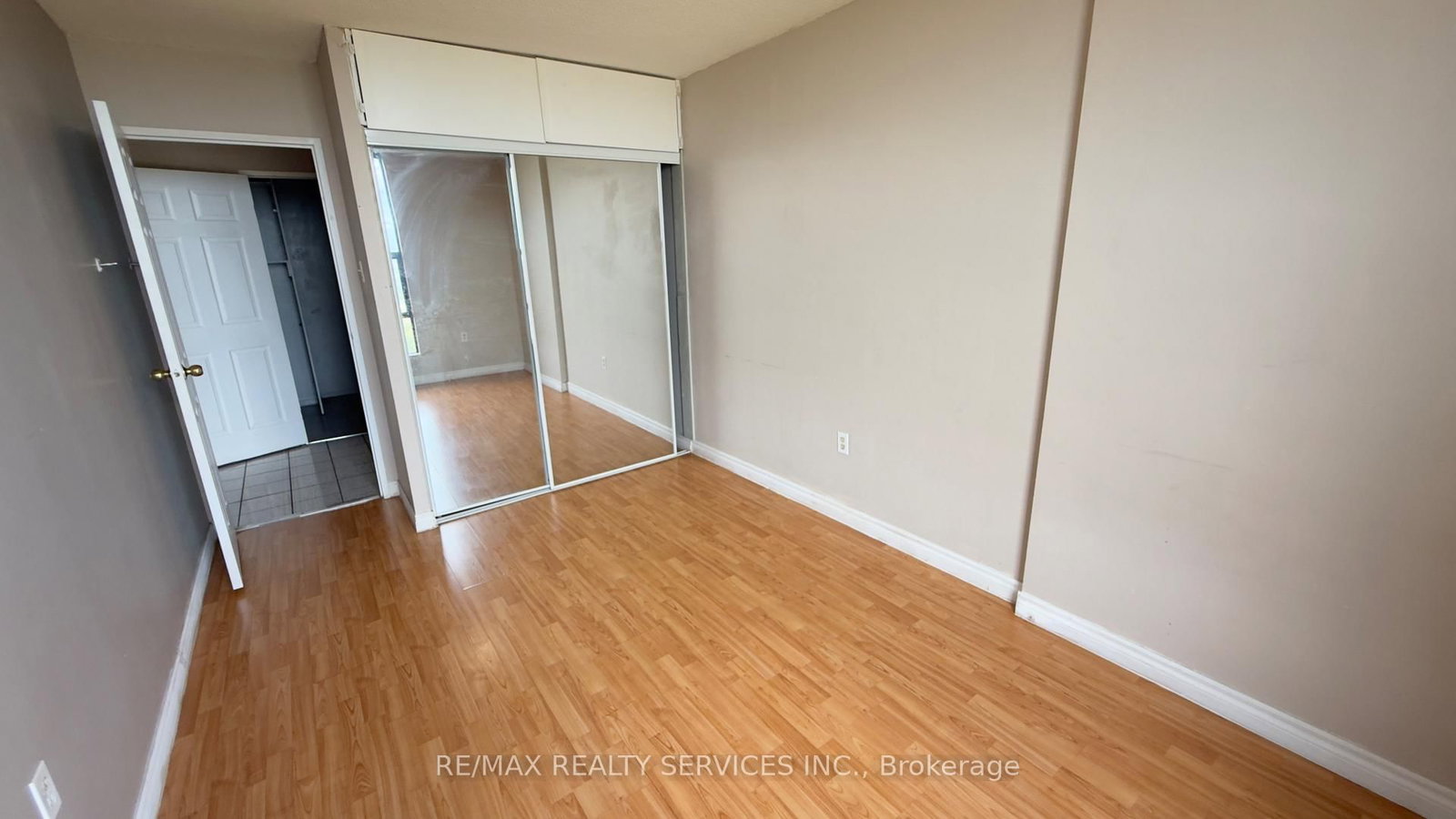 4 Kings Cross Road • #1807 • Brampton, ON photo 22