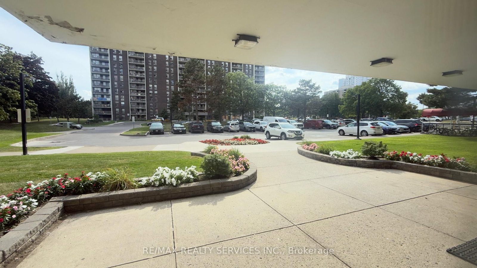 4 Kings Cross Road • #1807 • Brampton, ON photo 5
