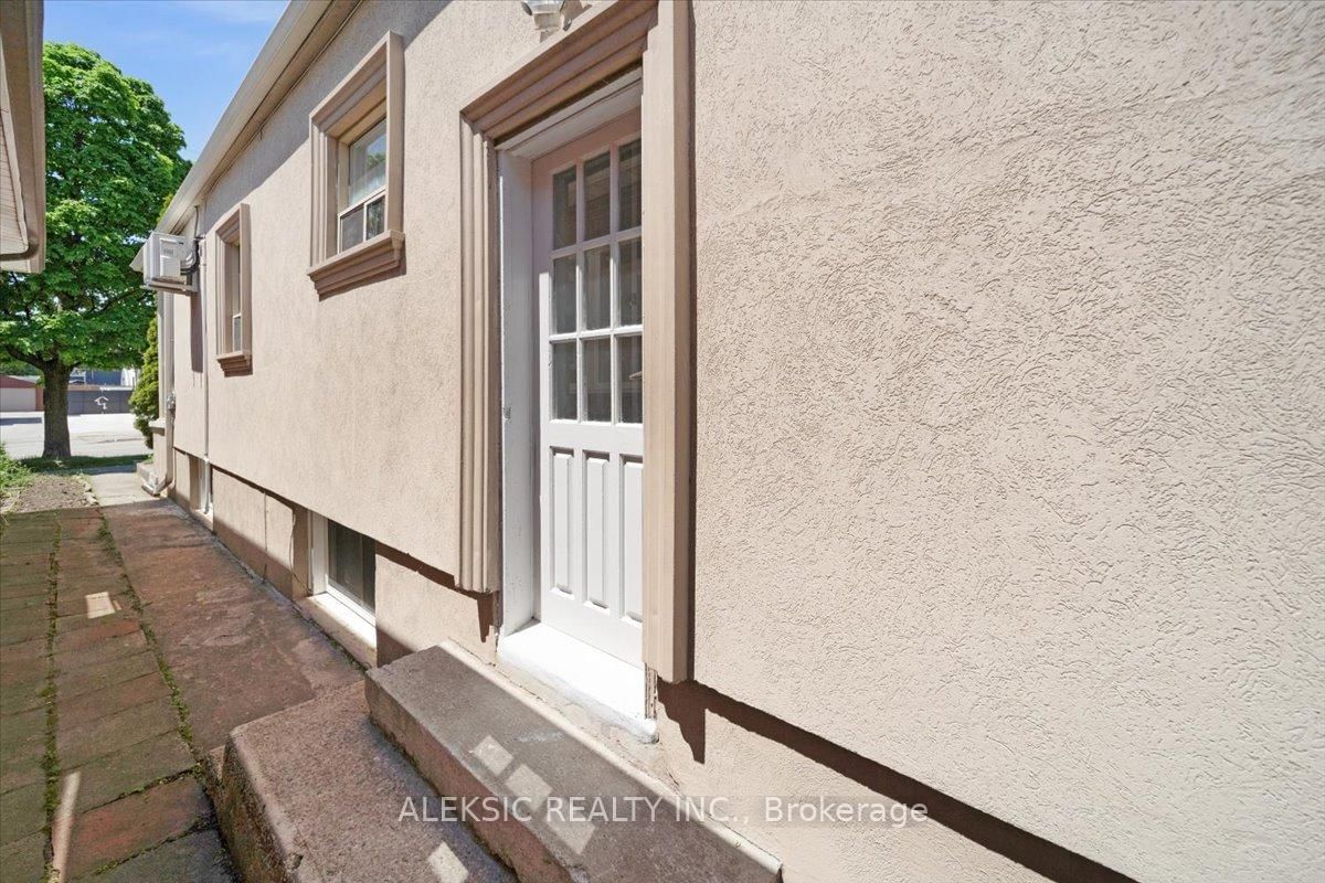 179 Thirtieth Street • Toronto, ON photo 21