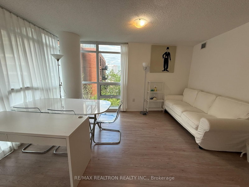 523 - 800 LAWRENCE Avenue W