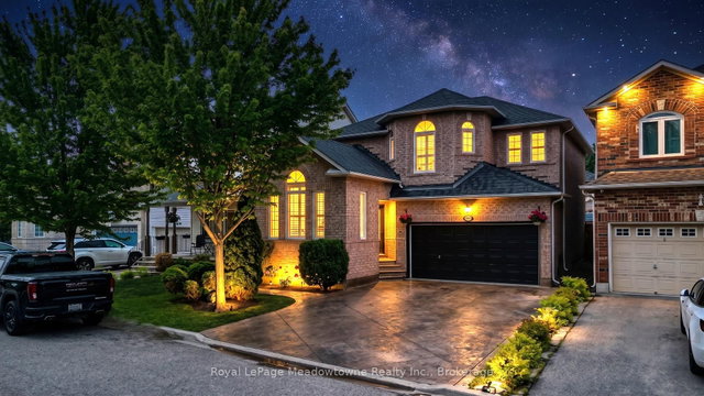 1201 Fox Crescent