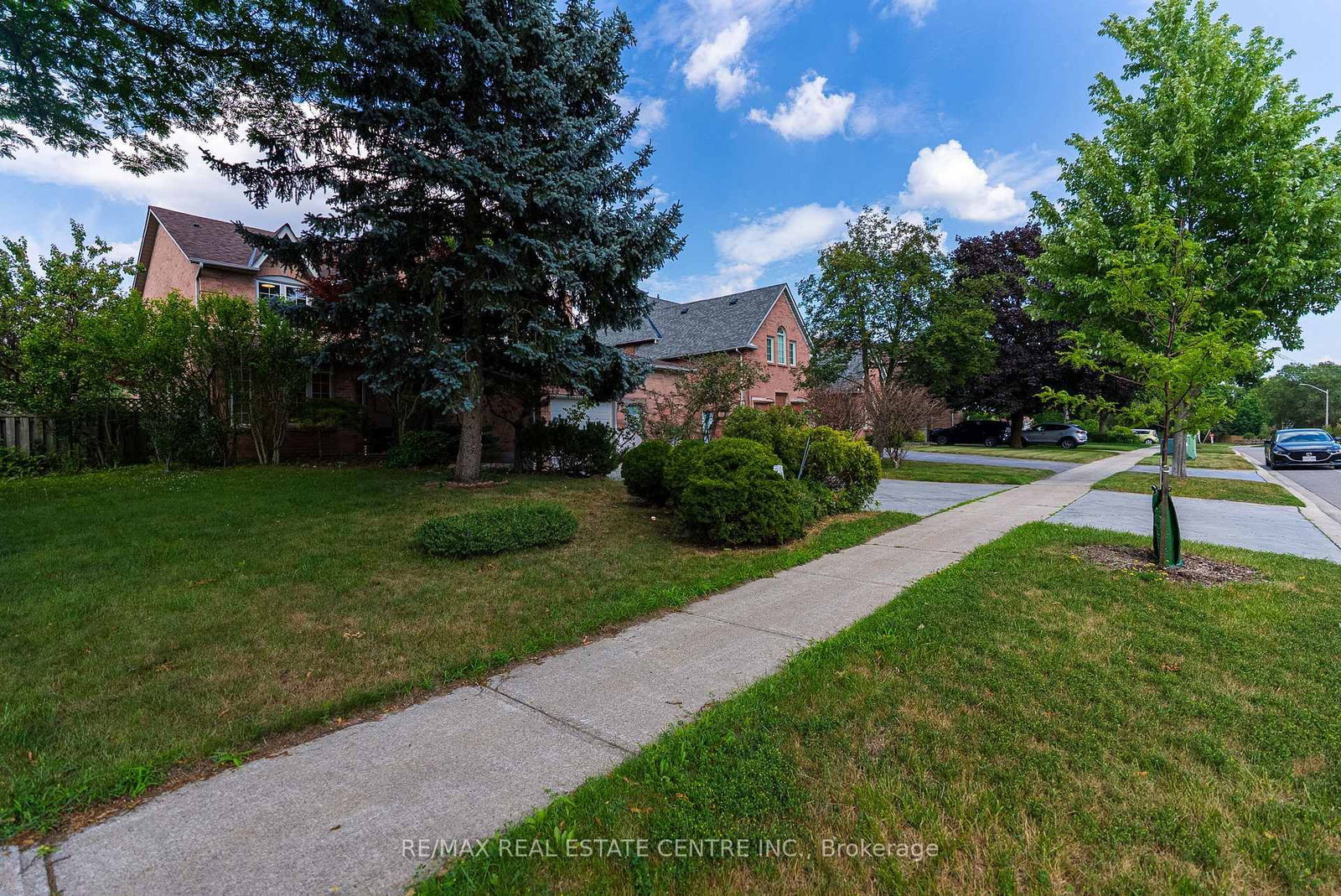 4623 Hewicks Lane • Mississauga, ON photo 2
