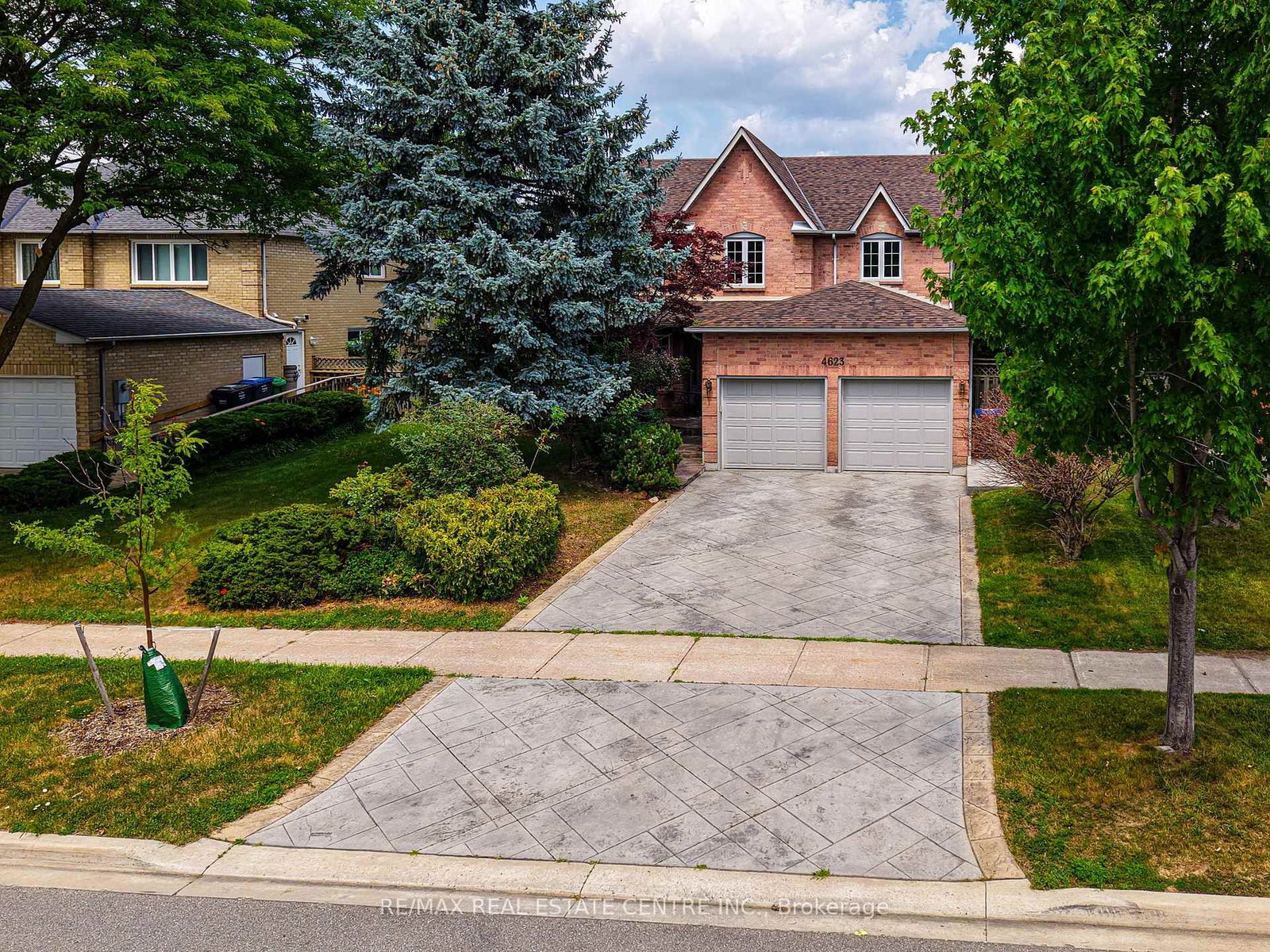 4623 Hewicks Lane • Mississauga, ON photo 3