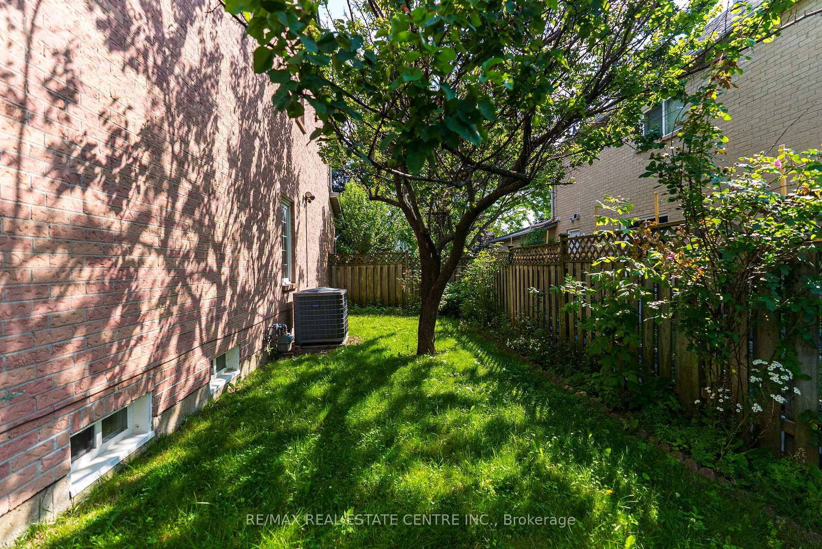 4623 Hewicks Lane • Mississauga, ON photo 47