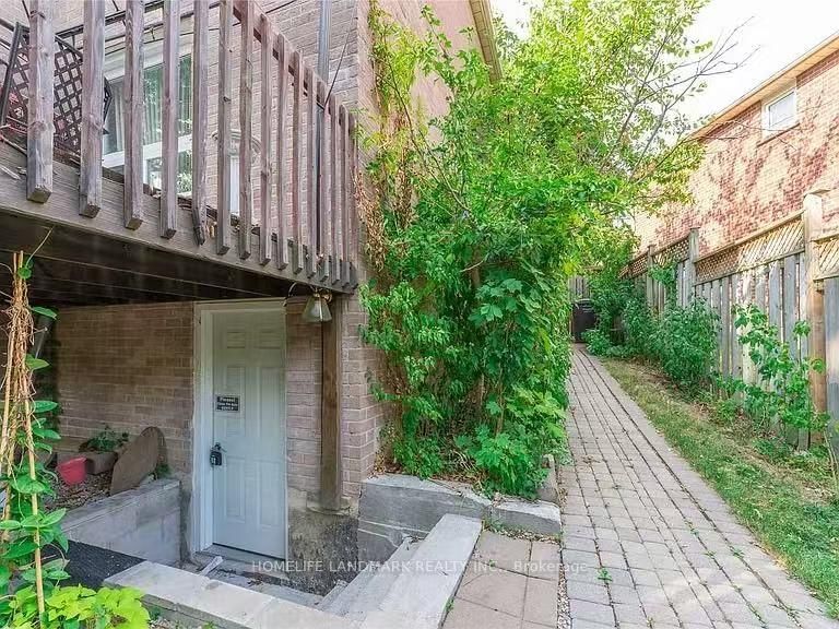 Room 2 - 716 Savoy Crescent, Mississauga 2
