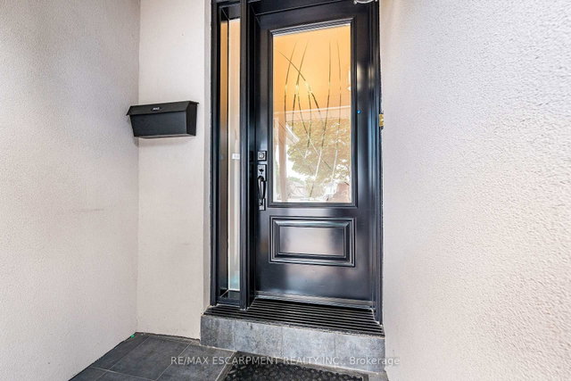16 Ackrow Court