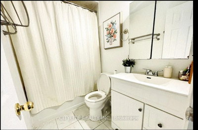 8 Horseshoe Brampton,ON L6S 1S1 — Photo 9