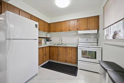 1221 Dundix Mississauga,ON L4Y 3Y9 — Photo 10