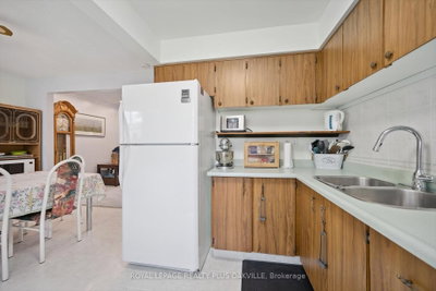 1221 Dundix Mississauga,ON L4Y 3Y9 — Photo 11