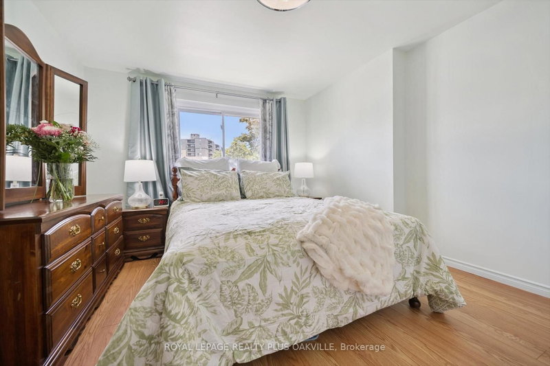 1221 Dundix Mississauga,ON L4Y 3Y9 — Photo 14